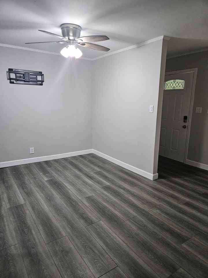 105 King St #105 - Photo 3 of 4