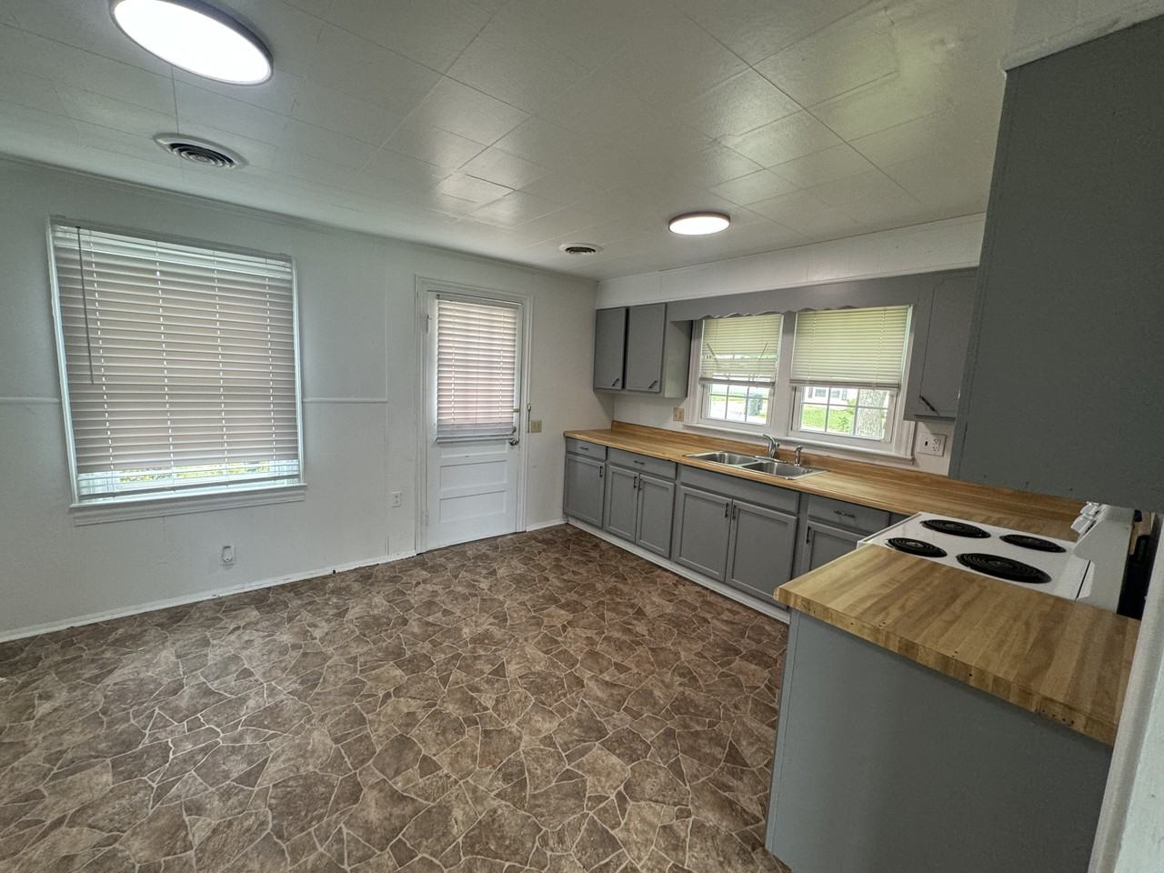 103 Pelican Ln #A - Photo 2 of 10