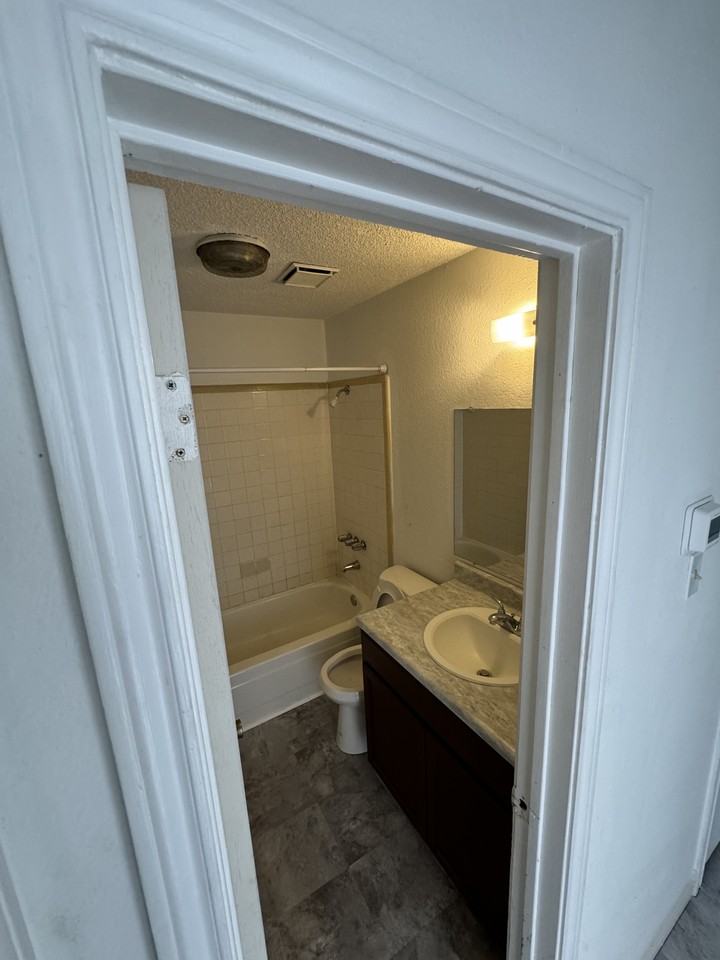 807 N 3rd St Unit B #B - Photo 5 of 12