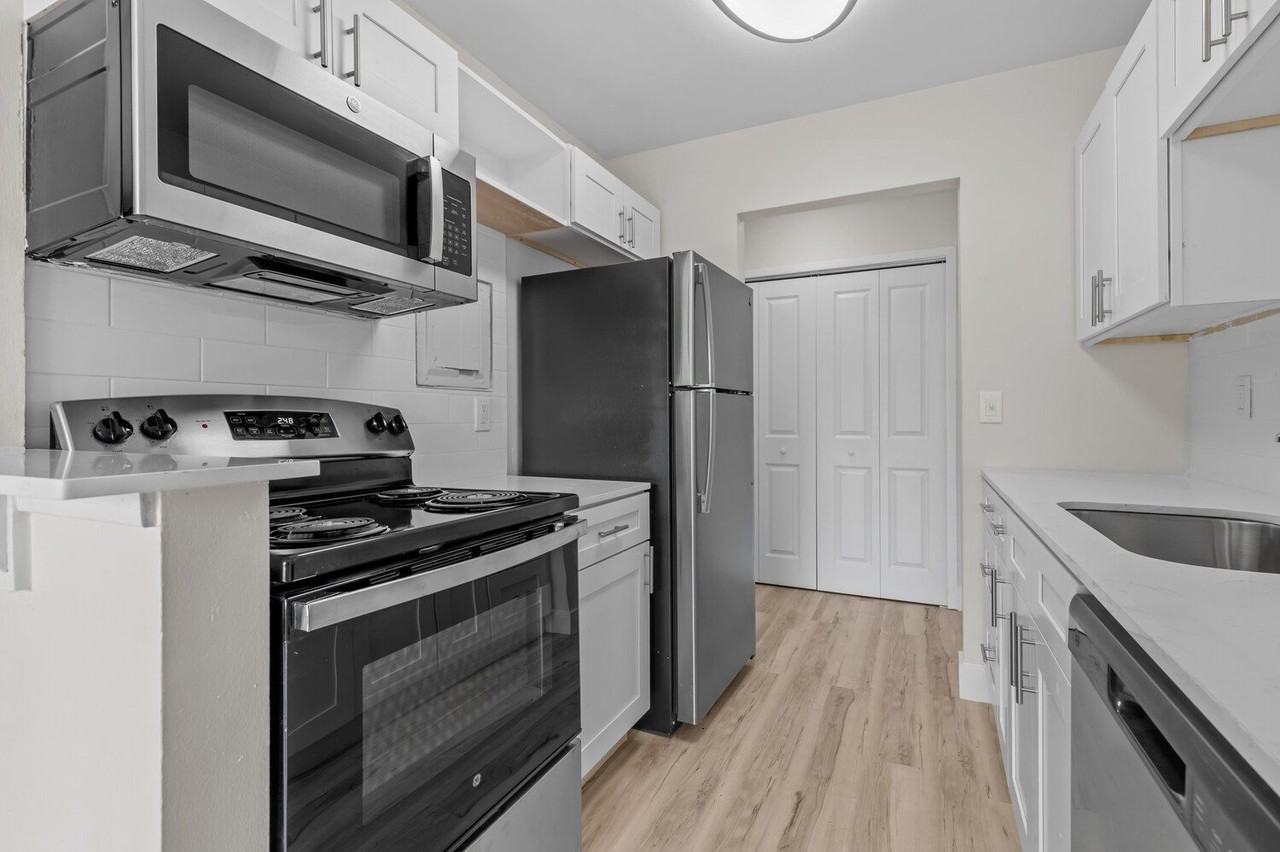 Sunnymede Apartments - Troy, MI - Photo 3 of 50