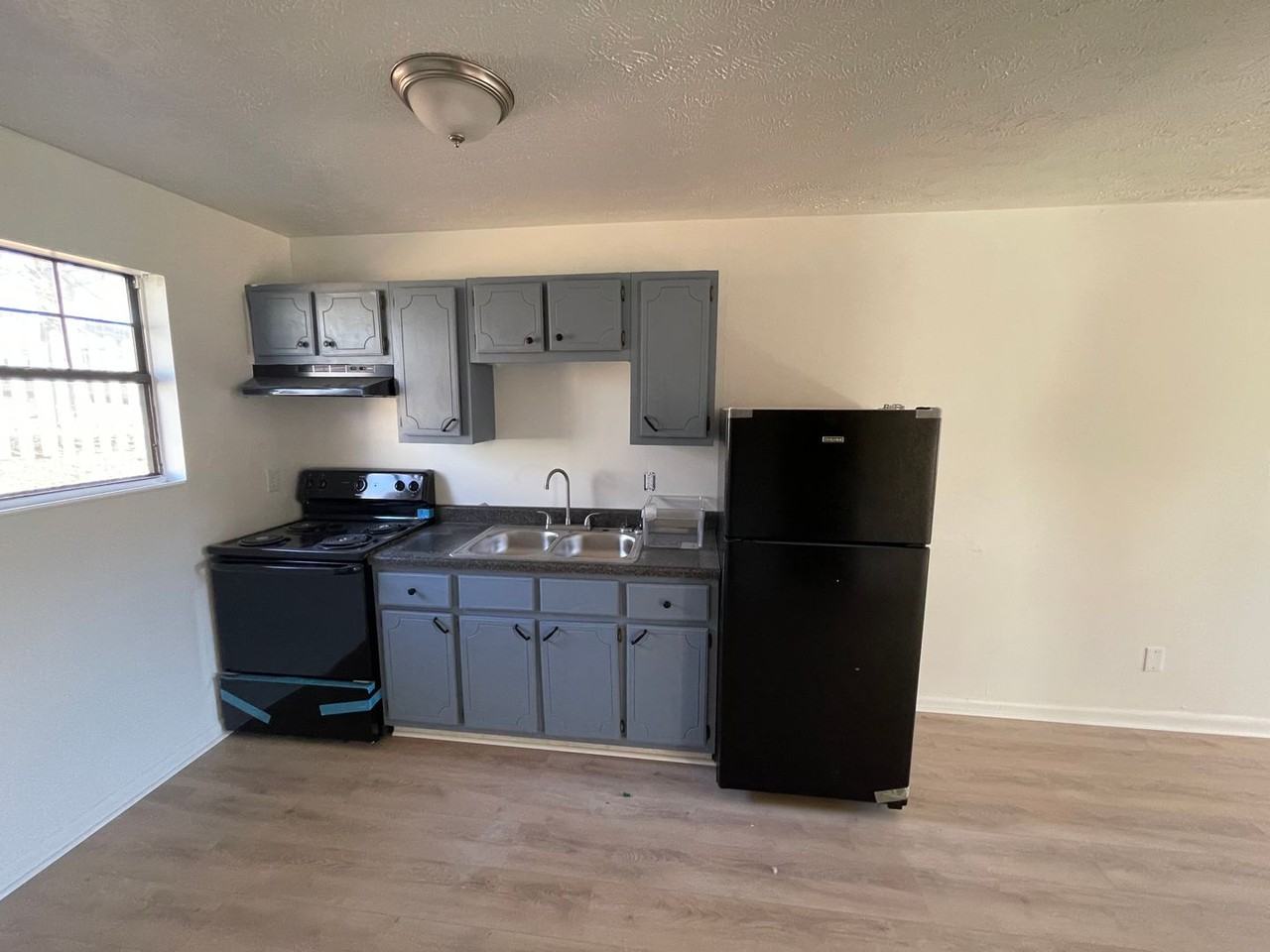 Golden Maple Apartments - Photo 6 of 19