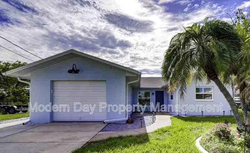 4390 6th Isle Dr - Photo 3 of 50