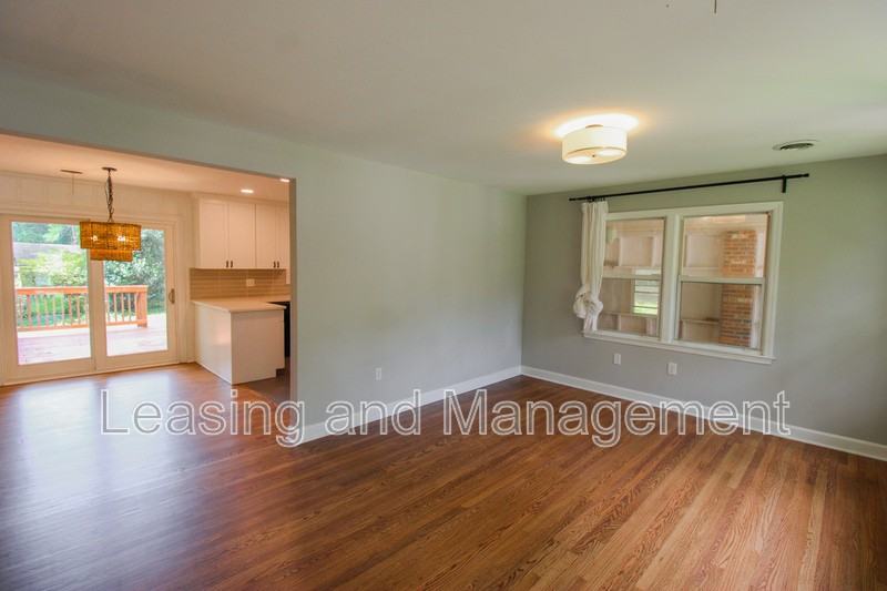 927 Holly Ct - Photo 2 of 22