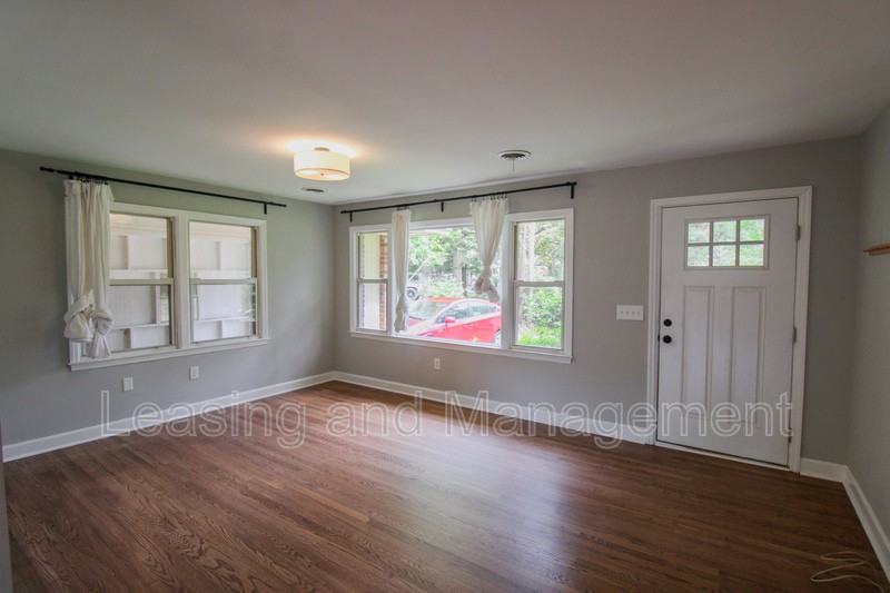 927 Holly Ct - Photo 3 of 22
