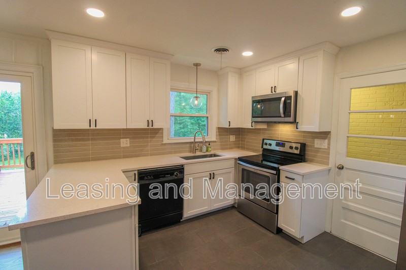 927 Holly Ct - Photo 6 of 22
