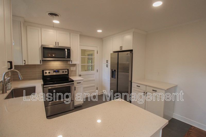 927 Holly Ct - Photo 7 of 22