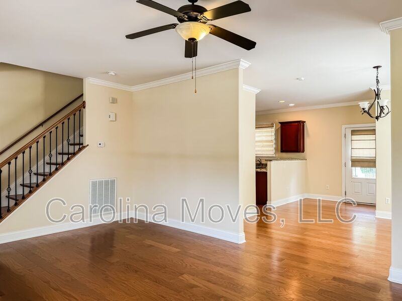 310 Mulberry St - Photo 4 of 15