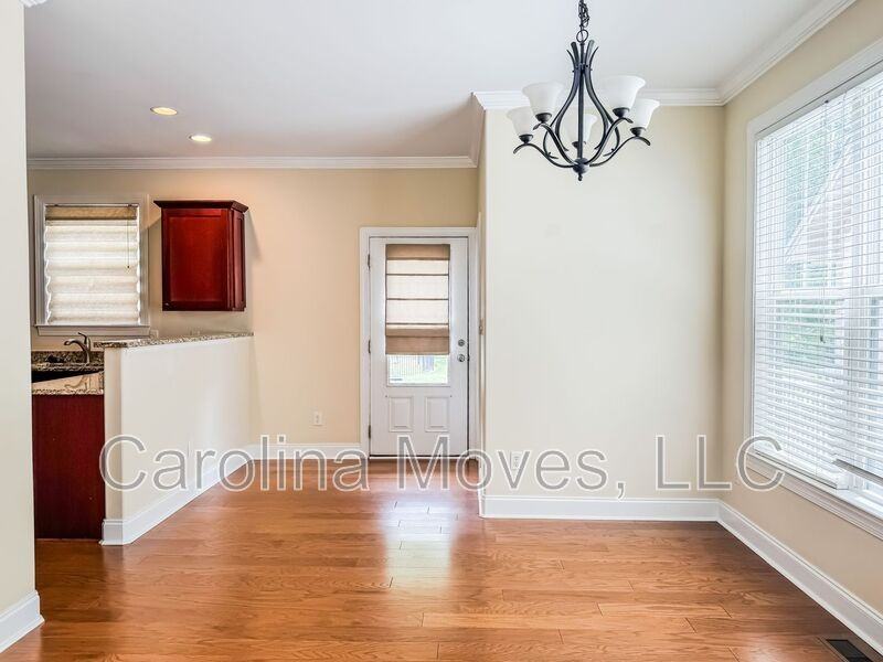 310 Mulberry St - Photo 5 of 15