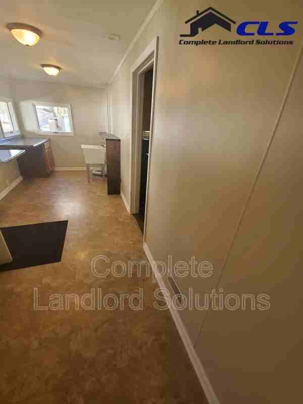 824 East Harris Street Front House - Photo 3 of 11