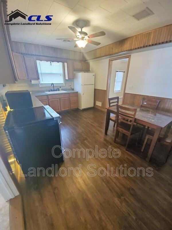 824 East Harris Street Front House - Photo 4 of 11