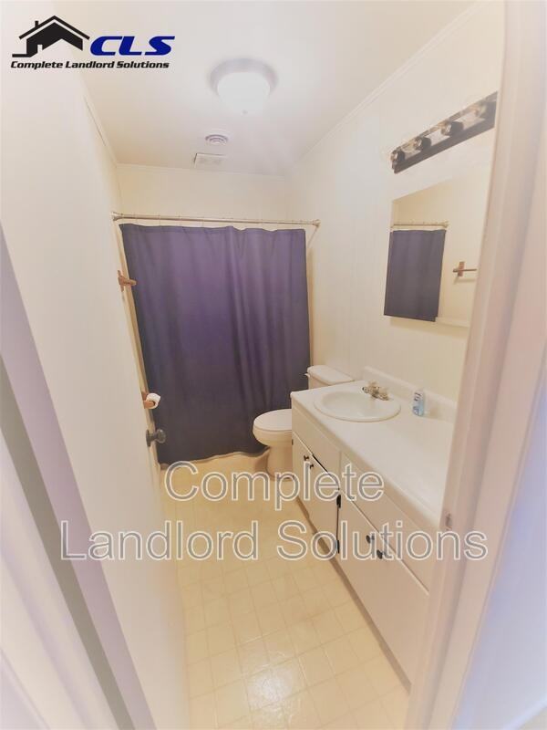 824 East Harris Street Front House - Photo 7 of 11