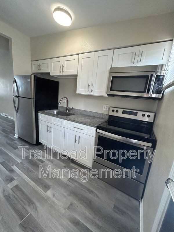 4206 Lloyd St - Photo 3 of 17