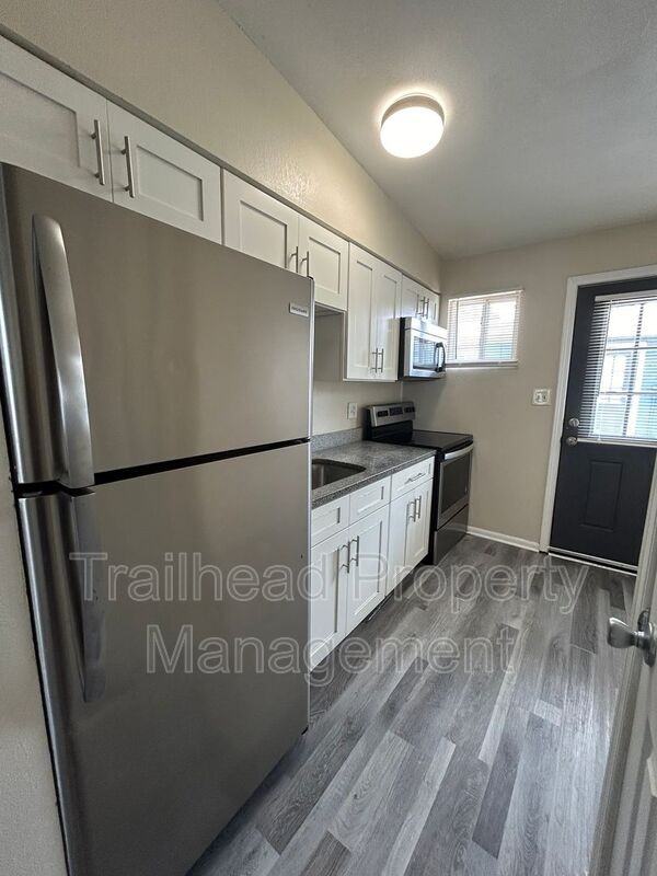 4206 Lloyd St - Photo 4 of 17