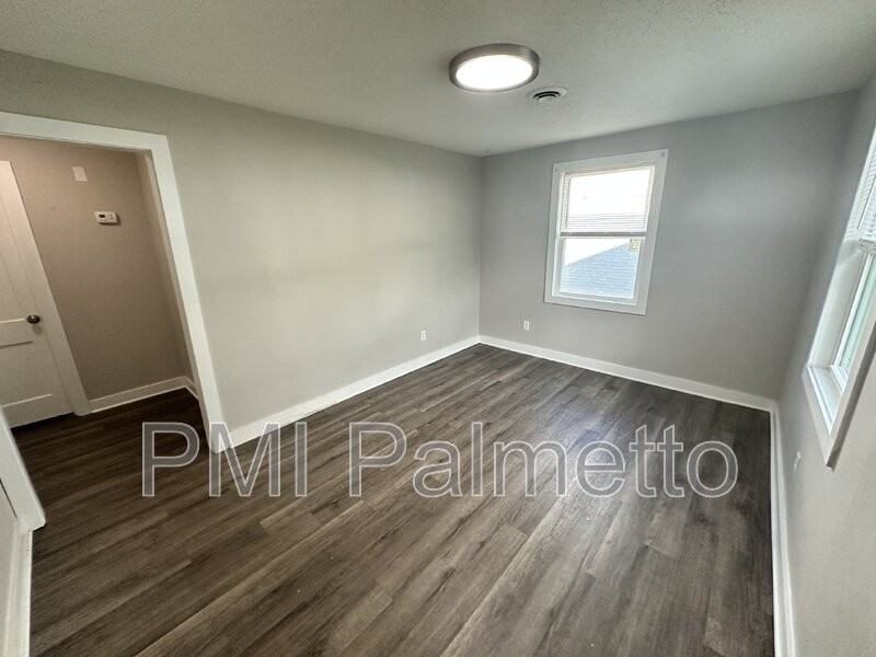 530 Jasper St - Photo 4 of 20