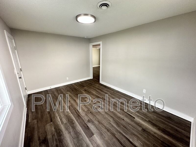 530 Jasper St - Photo 5 of 20