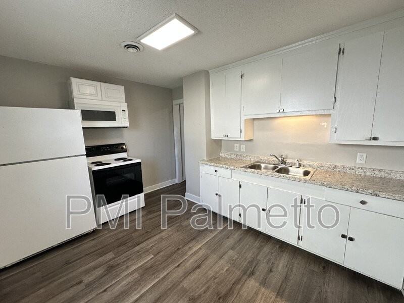 530 Jasper St - Photo 6 of 20