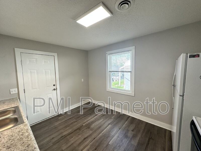 530 Jasper St - Photo 7 of 20