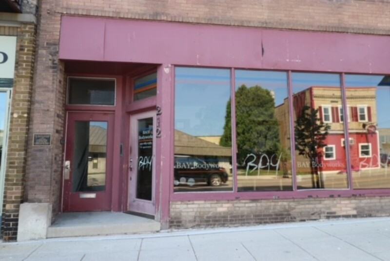 212 N 8th St - Photo 2 of 10