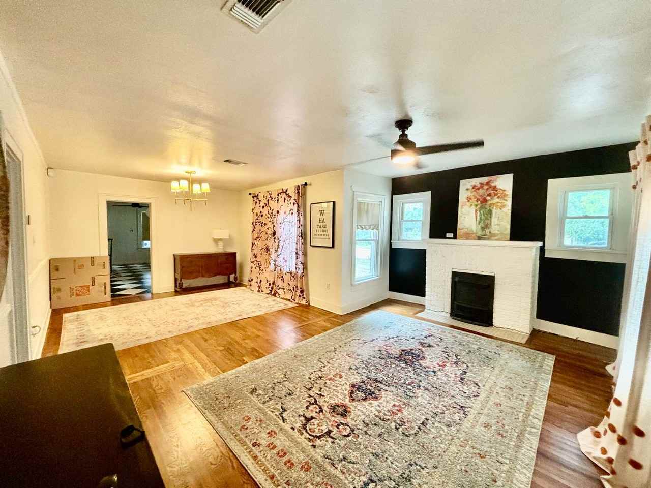 2400 Queen St - Photo 3 of 30