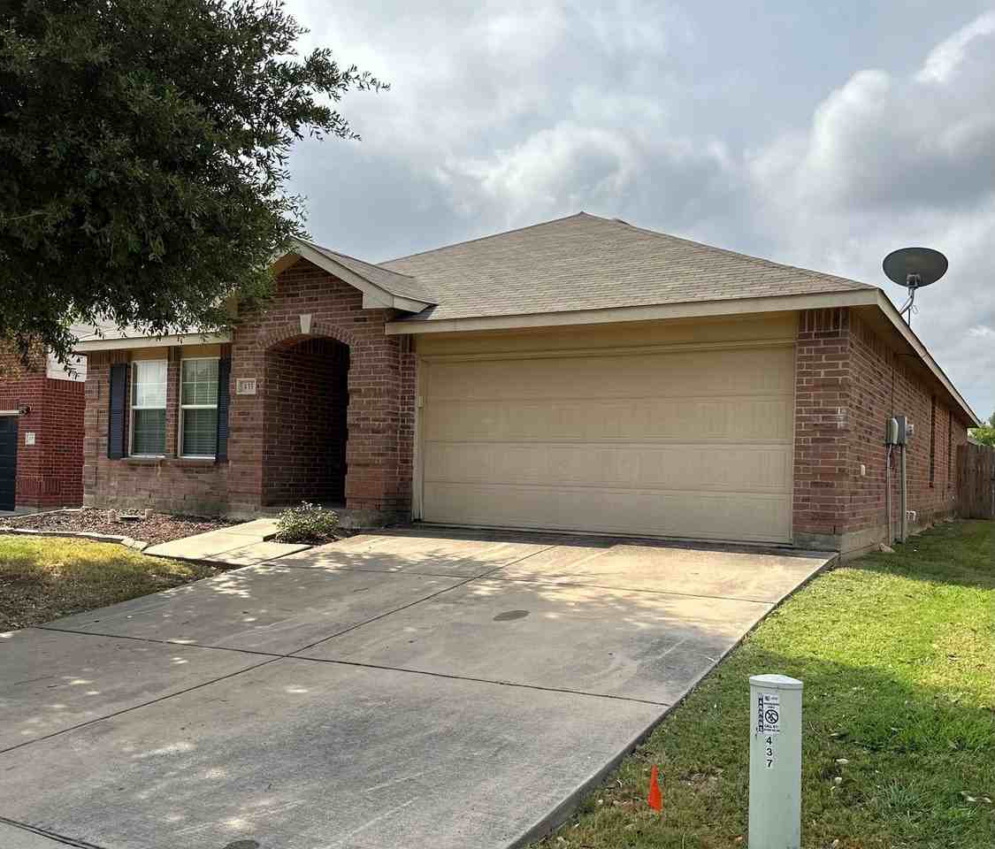 433 Emerald Creek Dr - Photo 2 of 23
