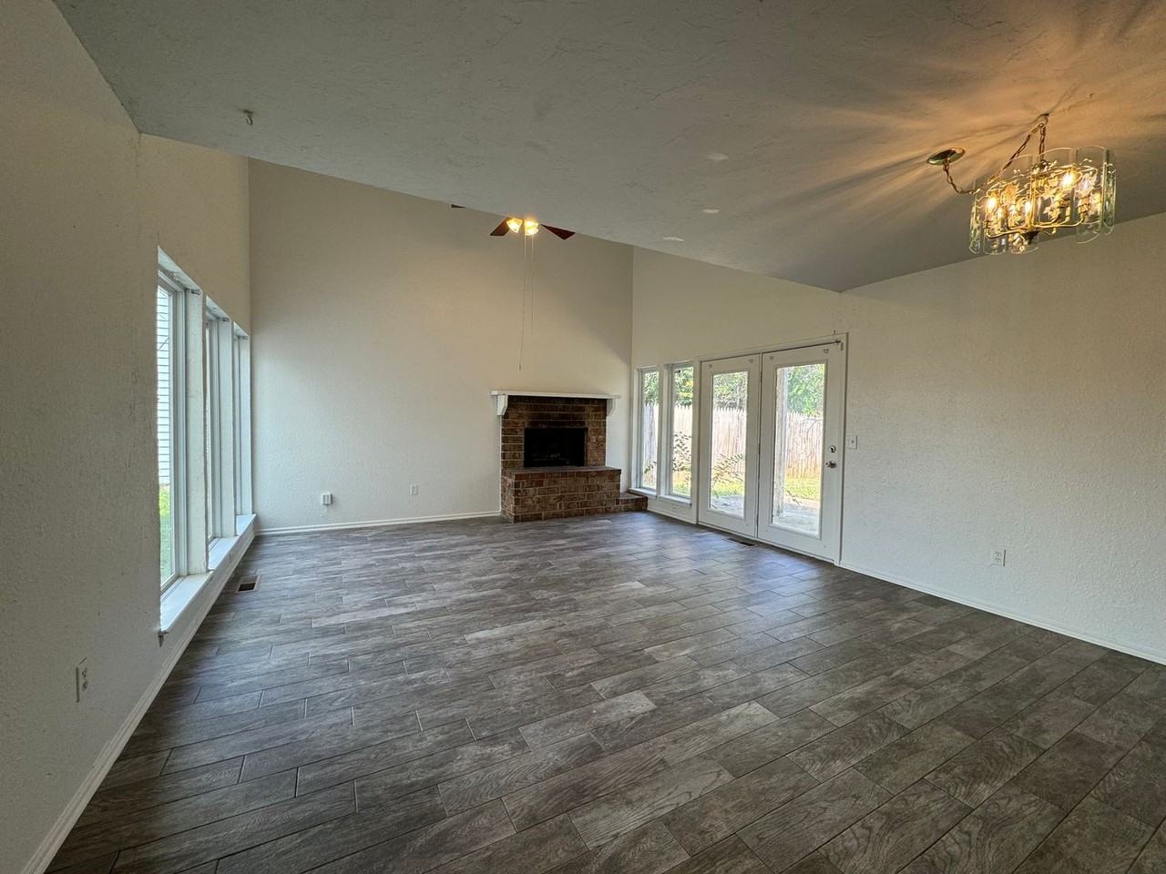 2215 Nw 117th St - Photo 3 of 16