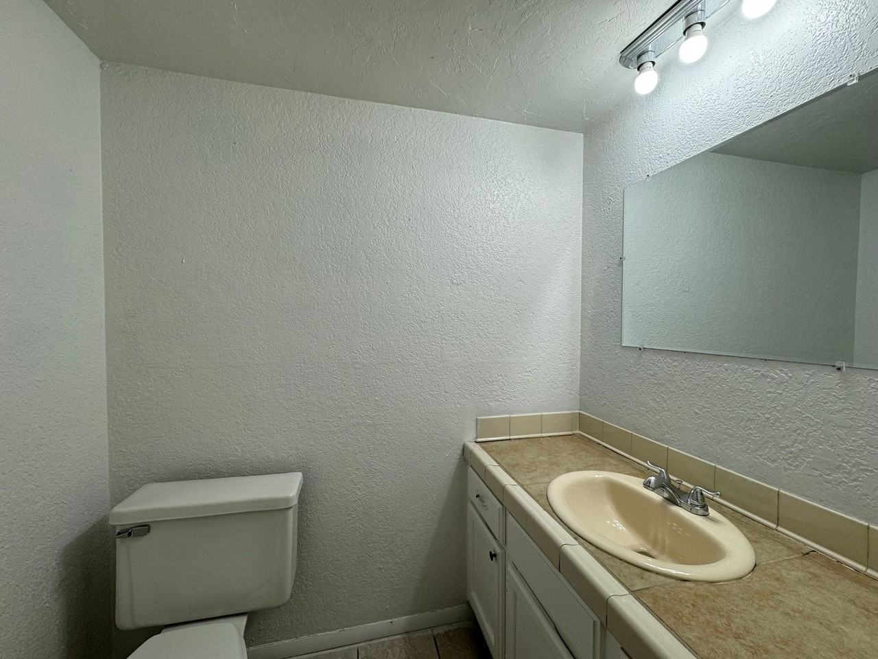 2215 Nw 117th St - Photo 7 of 16