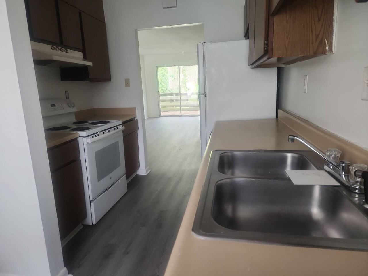 3119 Woodpecker Ct - Photo 3 of 36