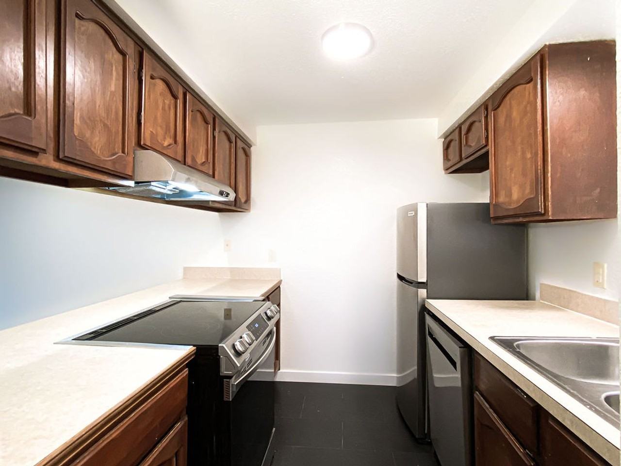 Spacious 2 Bedroom - Photo 6 of 18