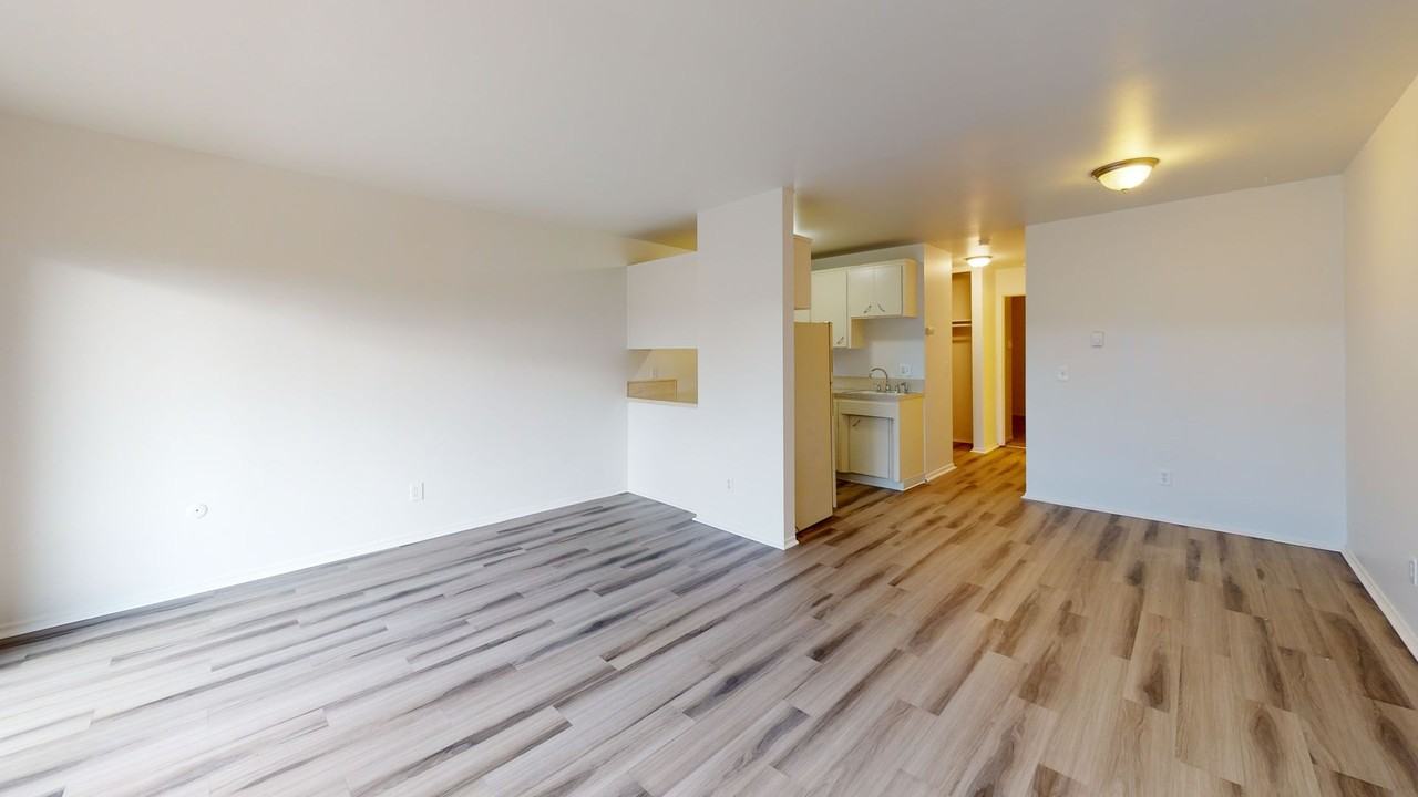 Country Club (128) - Photo 3 of 12