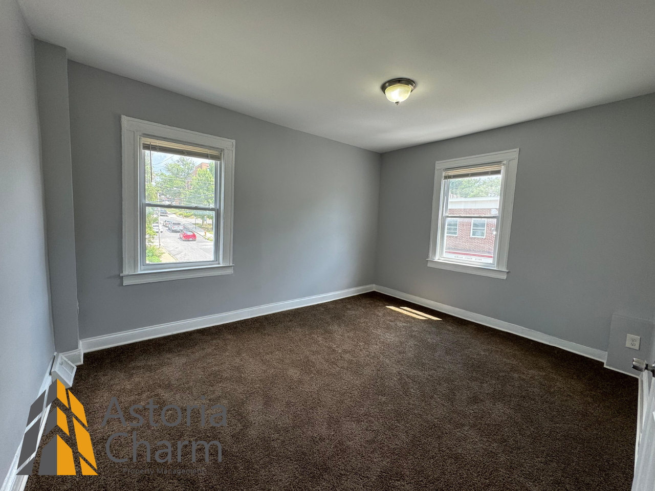 556 E 38th St - Photo 6 of 32