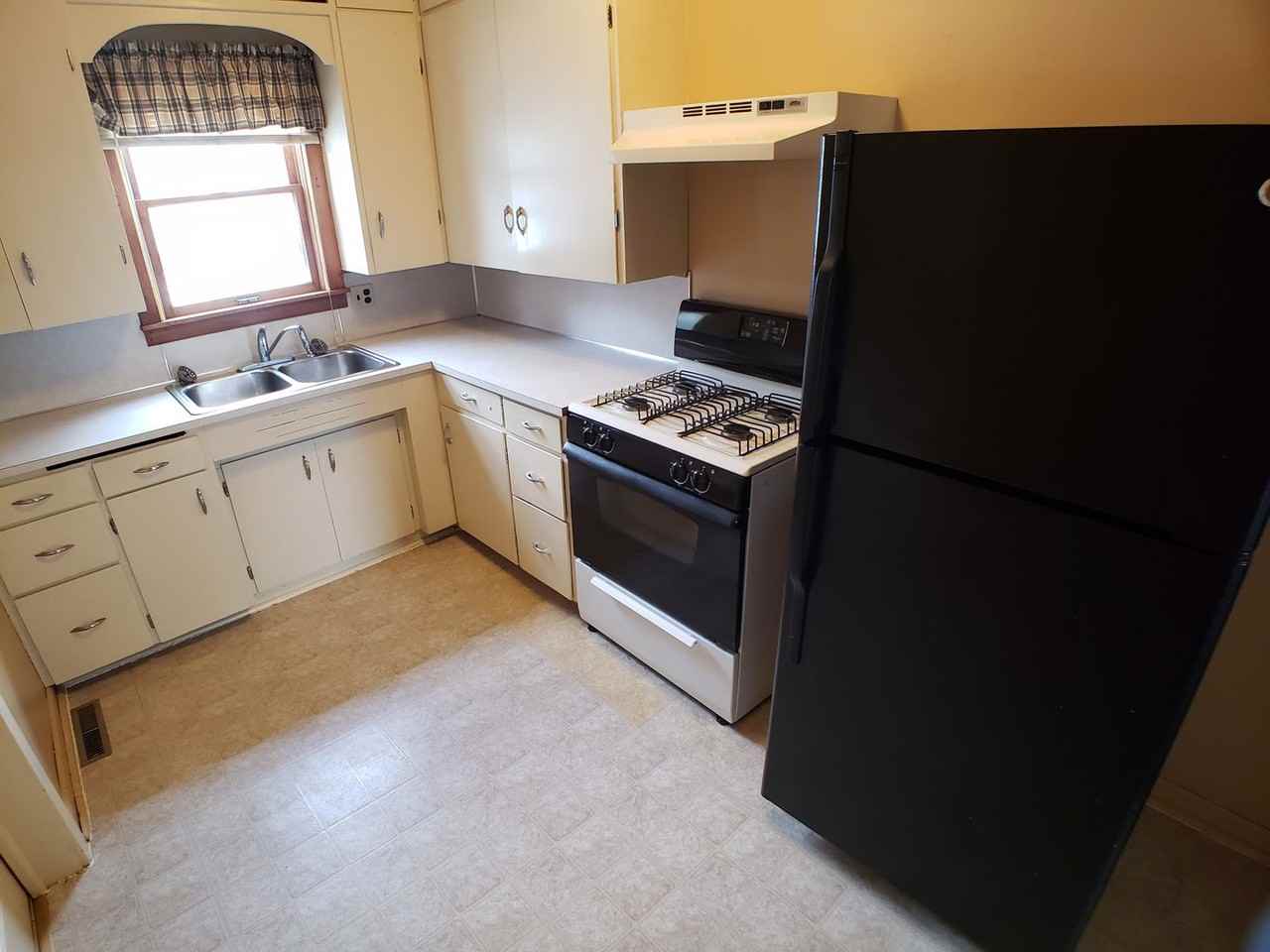 910 Rice Lake St #1st - Photo 7 of 12