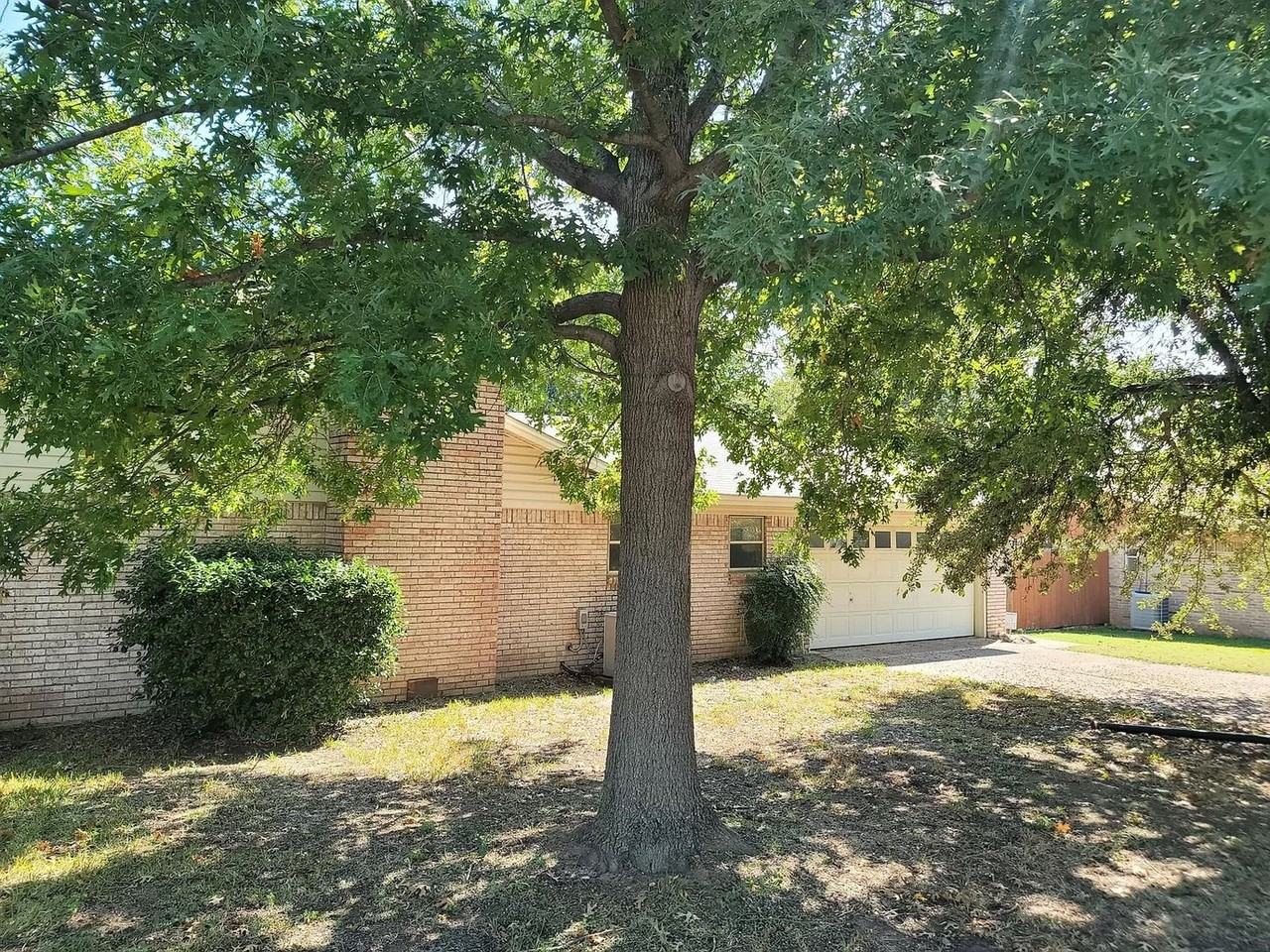 1916 W Rochelle Rd - Photo 2 of 17