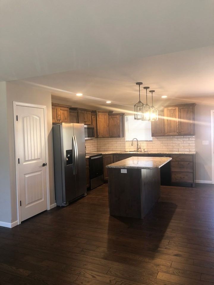 2056 Hampshire Dr - Photo 3 of 23