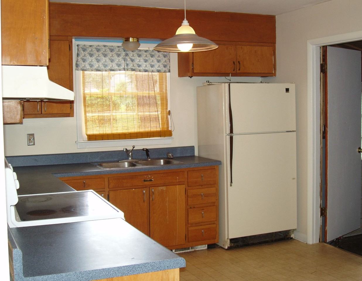 122 Lattimore Ln - Photo 3 of 8