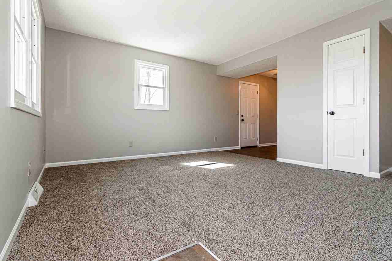 1369 Parkside Dr - Photo 2 of 23
