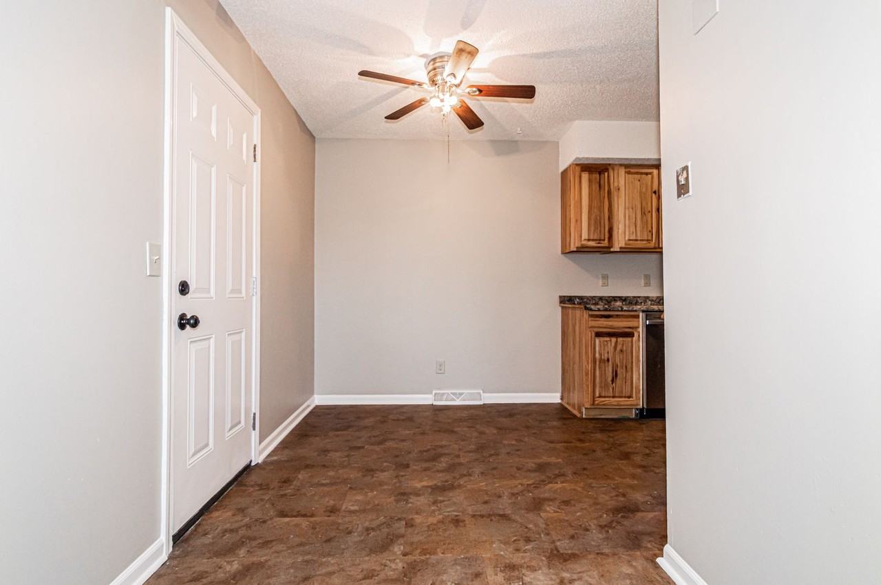 1369 Parkside Dr - Photo 5 of 23