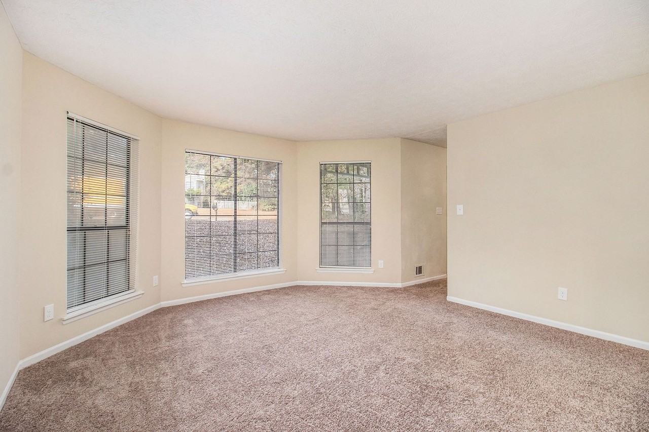 903 Mainstreet Park Ct - Photo 2 of 21