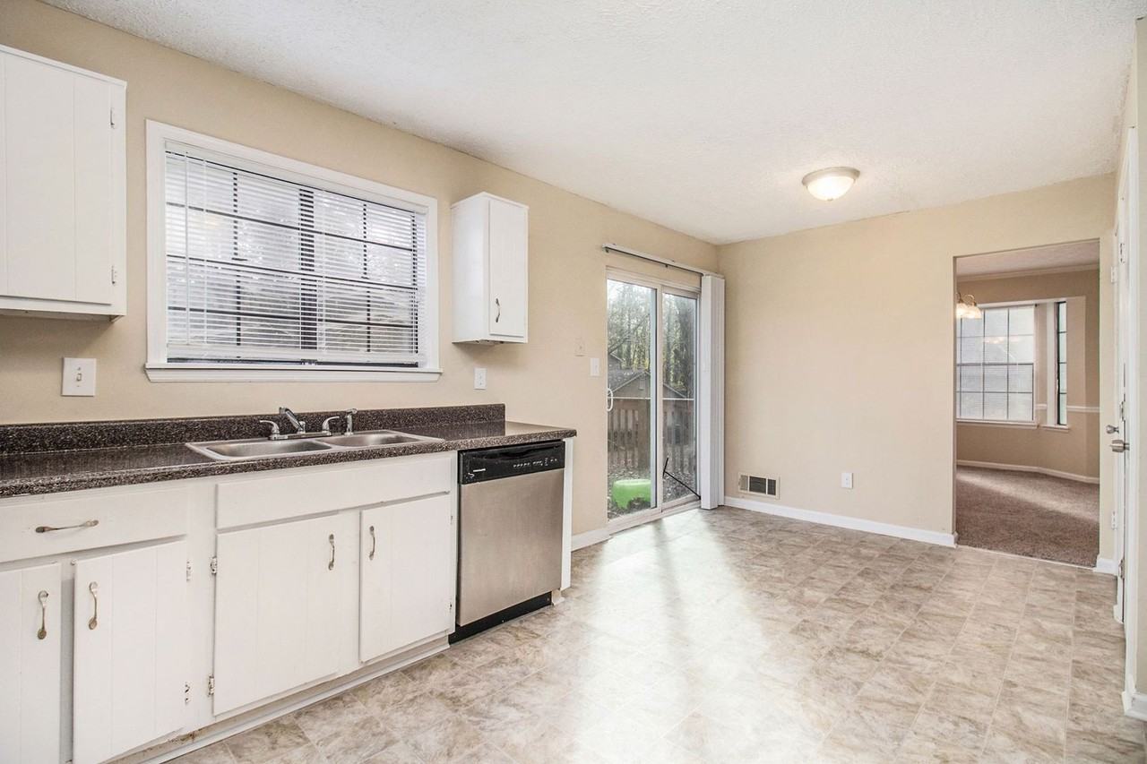 903 Mainstreet Park Ct - Photo 4 of 21