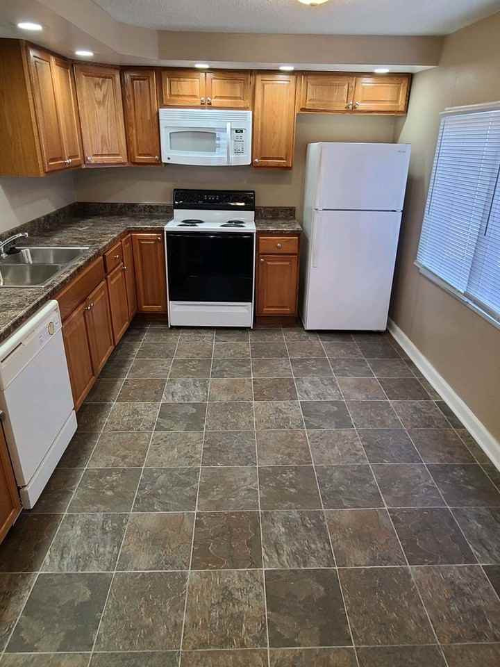 4201 Sw 10th St - Photo 2 of 15