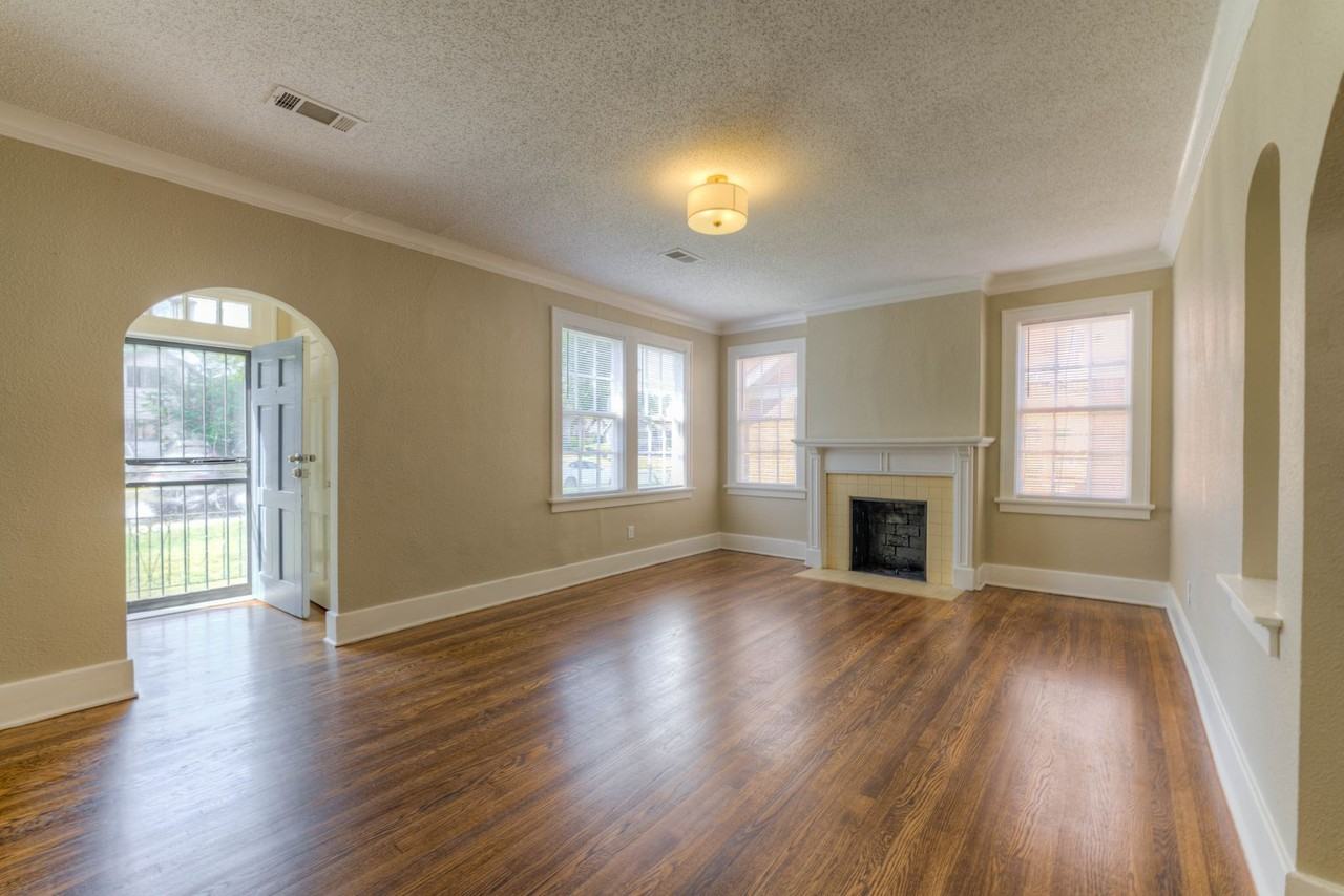 924 Maury St - Photo 2 of 20