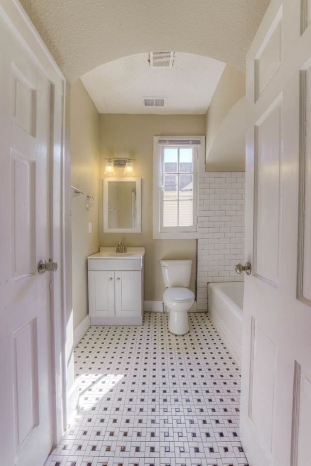 924 Maury St - Photo 3 of 20