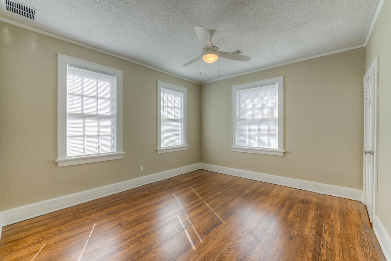 924 Maury St - Photo 5 of 20