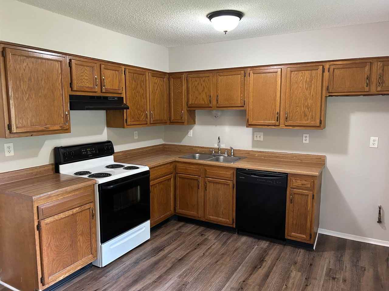 6225 Sandhurst Rd - Photo 4 of 15
