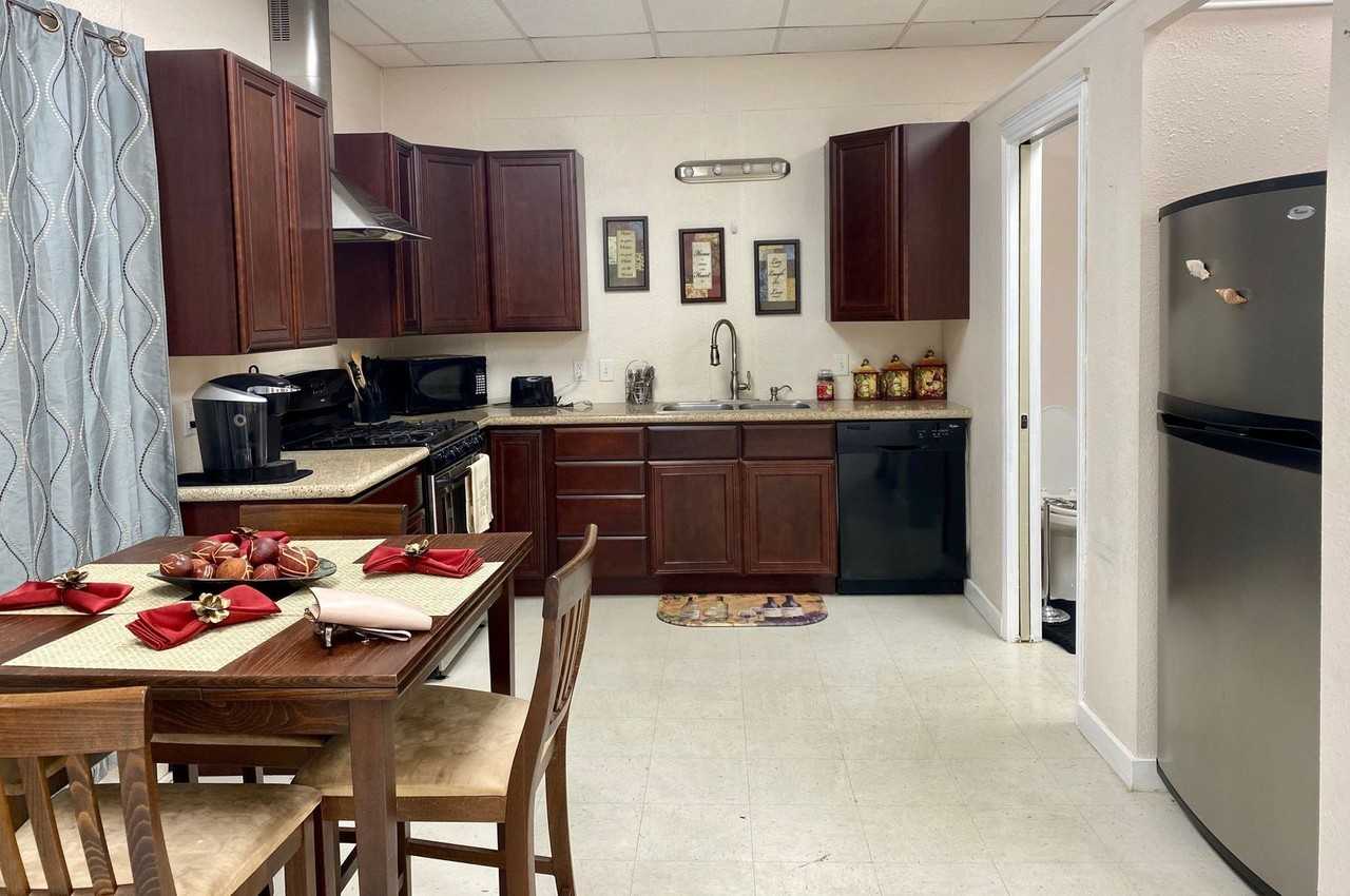 5900 39th St - Photo 3 of 9