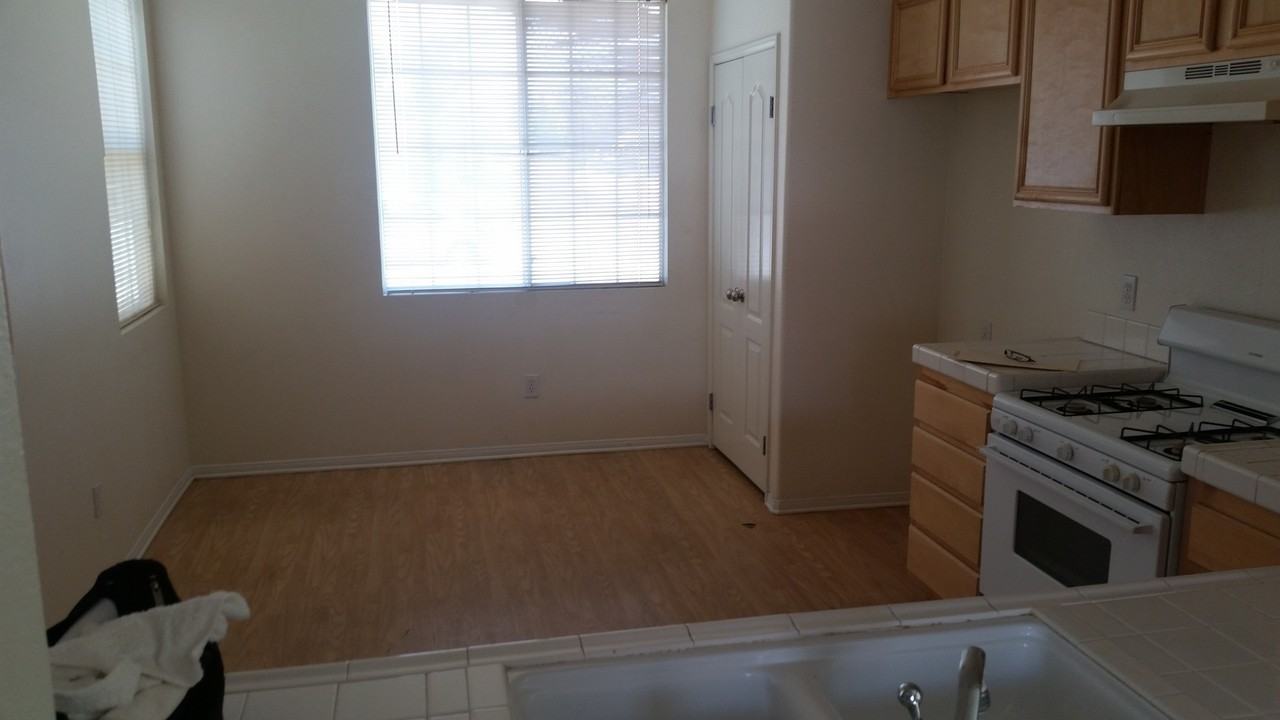 975 Dayton Ct - Photo 3 of 5