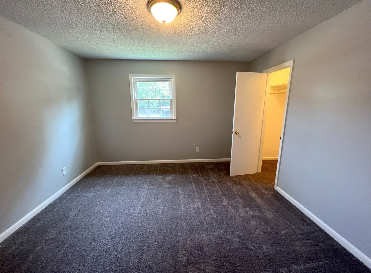 247 N Oak St - Photo 7 of 10
