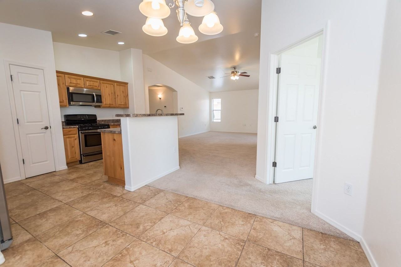 4534 Redwood St - Photo 7 of 50