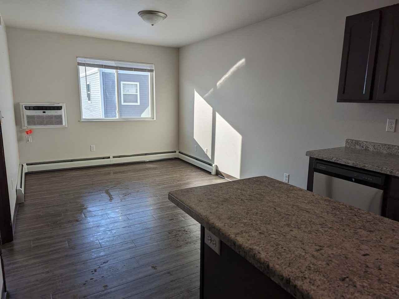 Park West apartments - Photo 2 of 10