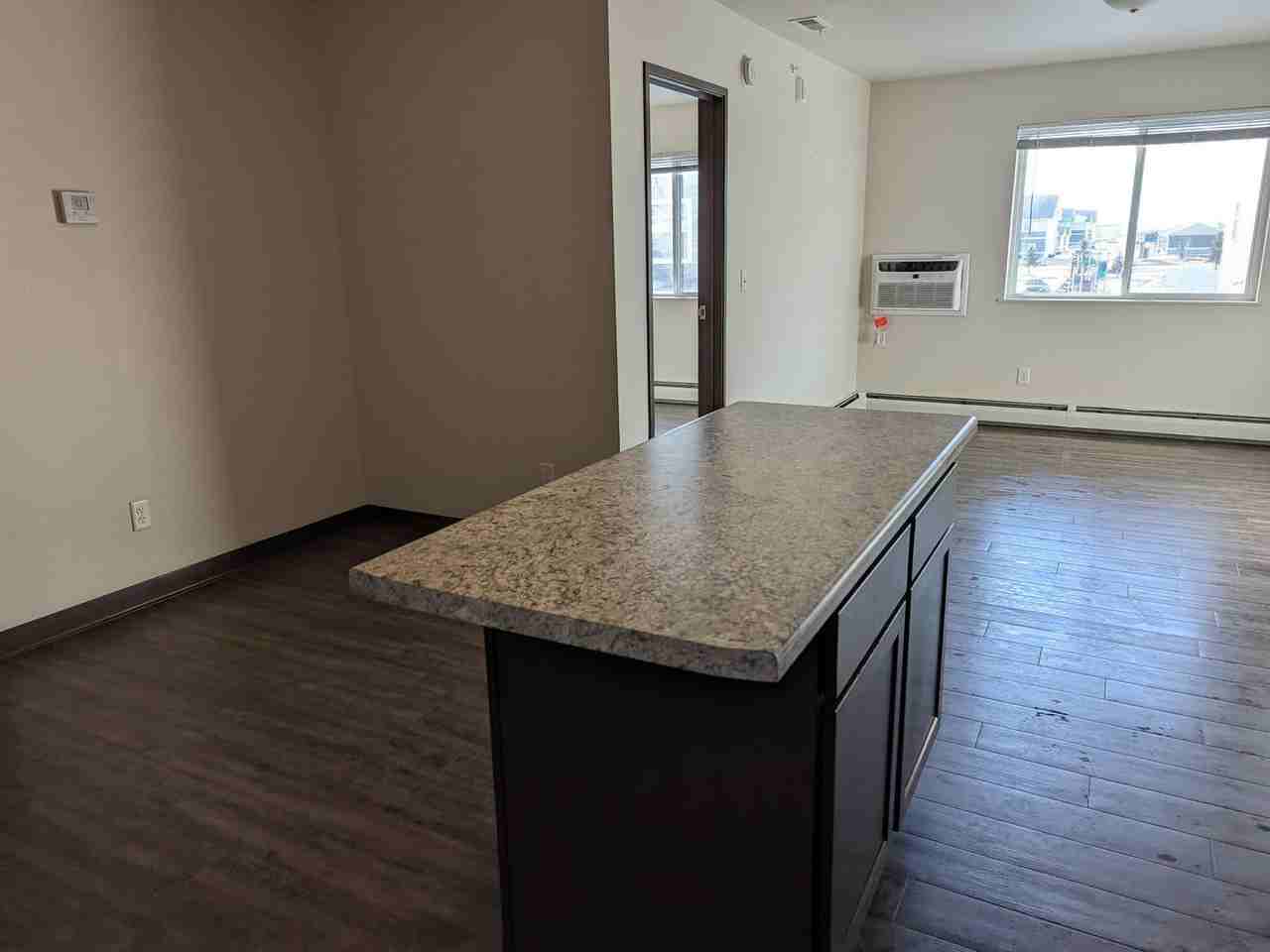 Park West apartments - Photo 3 of 10