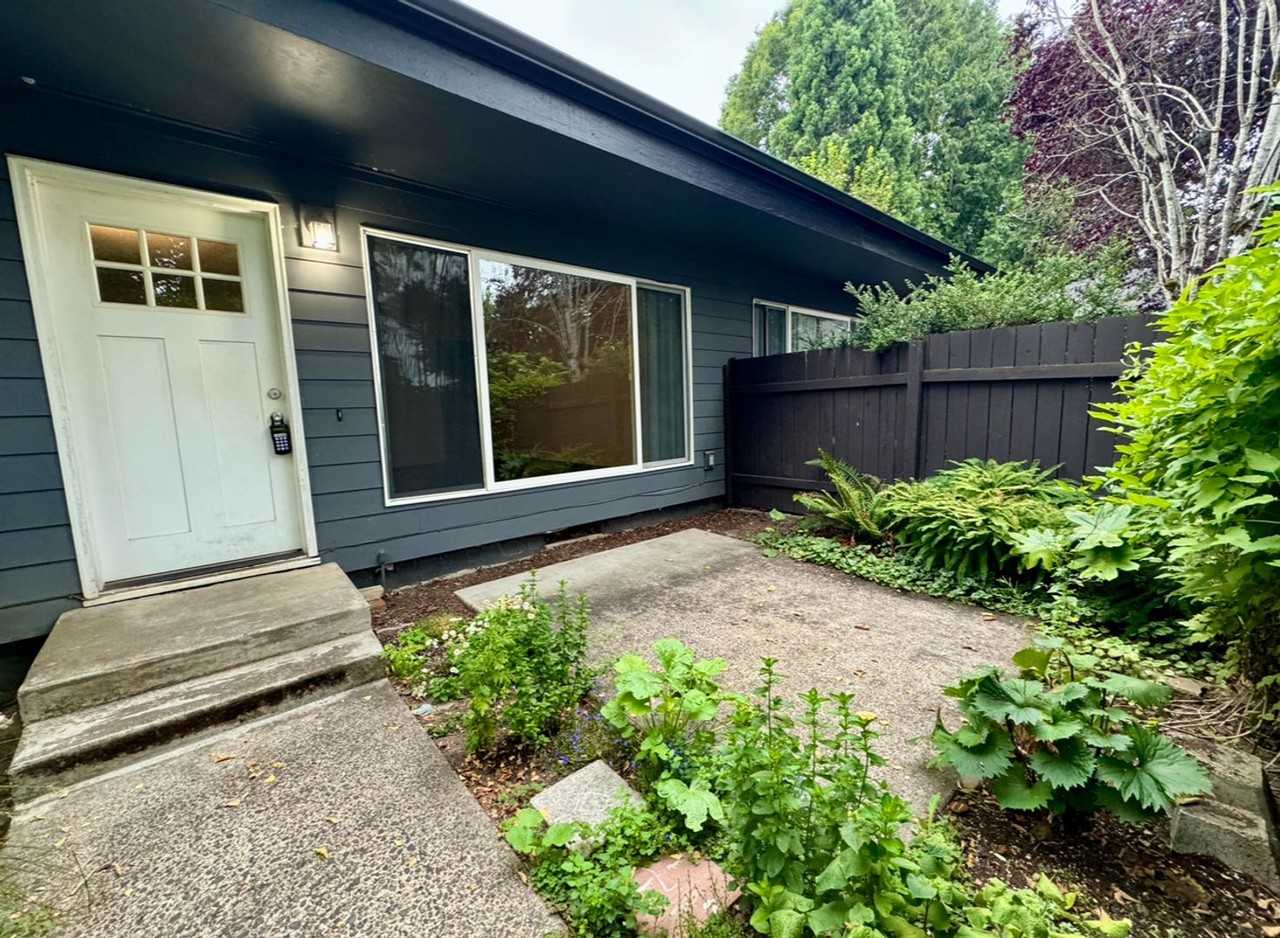 4610 Se 29th Ave - Photo 2 of 12